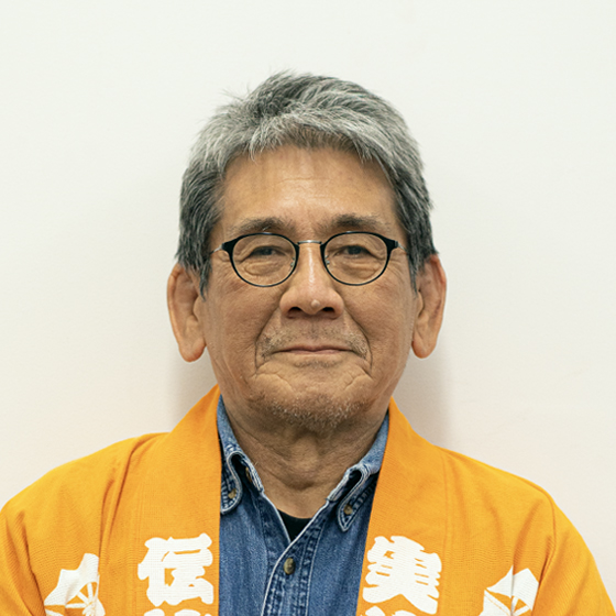 塚越三三男